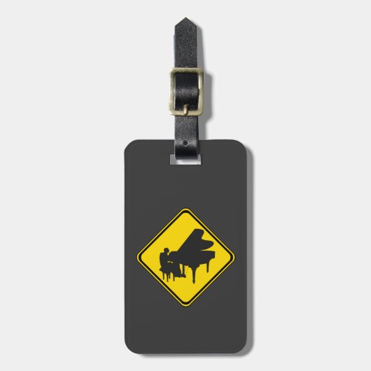 Alert: Piano Player Ahead. Bagagelabel (Voorkant verticaal)