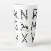 alfabet zwart latte mok (Voorkant)