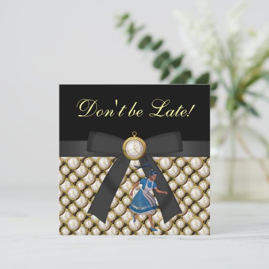 Alice dans des invitations fous de thé de (Debout devant)