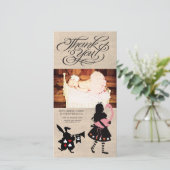 Alice dans le carte photo de bébé de Merci du pays (Debout devant)