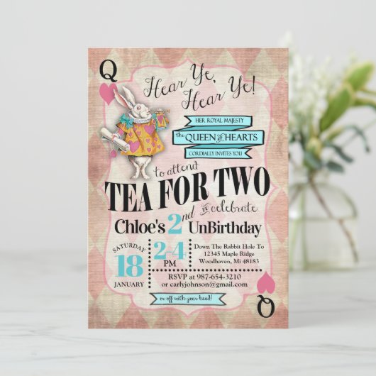 Alice dans les 2èmes invitations d'anniversaire du (Debout devant)