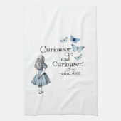 Alice en serviette plus curieuse de papillon du (Vertical)