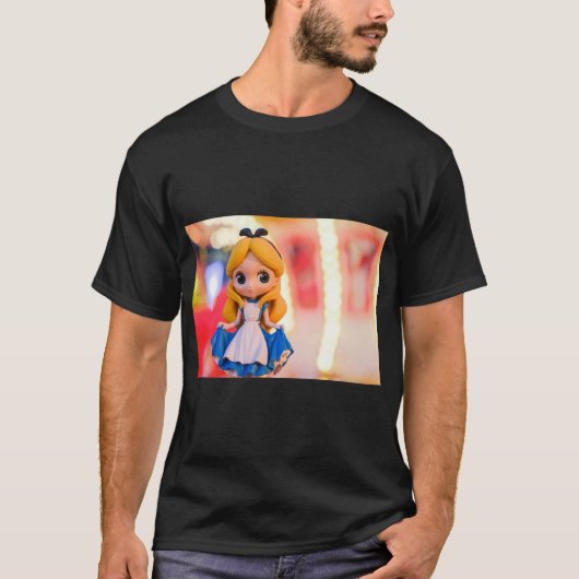 Alice Figurine T-shirt – grillige charme (Voorkant)