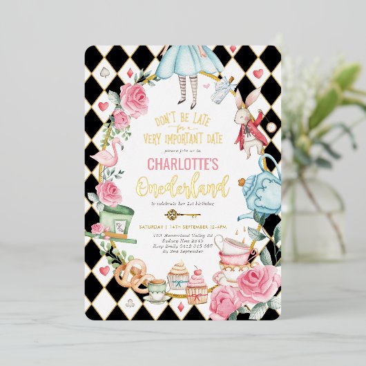 Alice in Onederland Mad Tea Party 1st Birthday Folie Uitnodiging (Staand Voorkant)