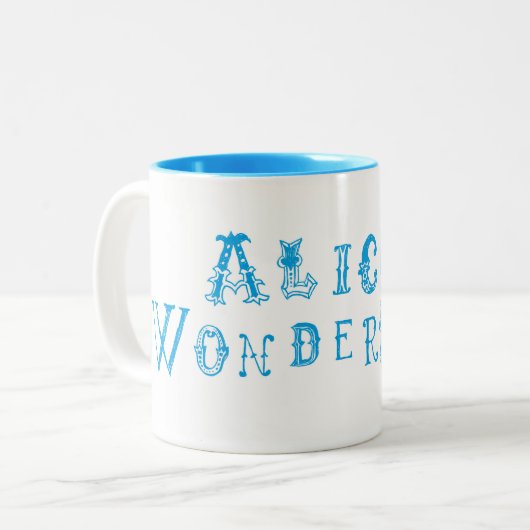 Alice in Wonderland, Mok van twee tonnen (Voorkant links)