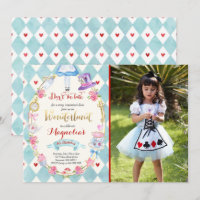 Alice in Wonderland op de dag van de uitnodiging v