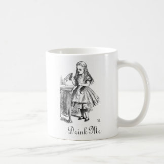 Alice "me boivent" tasse