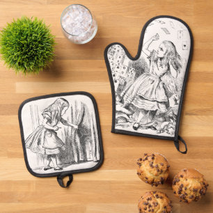 Alice's Adventures in Wonderland (1865) Ovenwant & Pannenlap Set