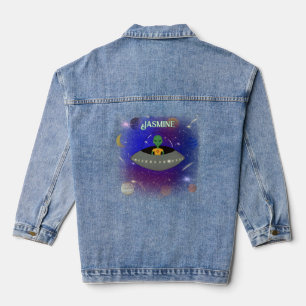 Alien dans un vaisseau spatial portant un t-shirt