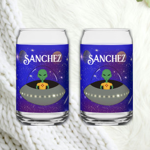 Alien dans un vaisseau spatial portant un t-shirt 