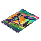 Alien Disc Golf met Planet Achtergrond Notitieboek (Linkerzijde)