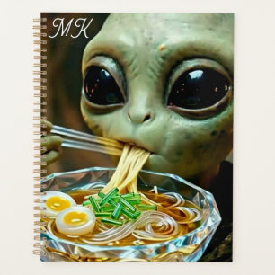 Alien drôle mangeant des nouilles Ramen Monogrammé