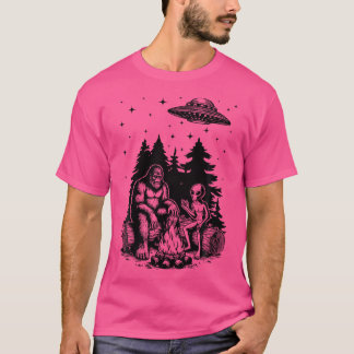 Alien en Bigfoot kampvuur Sasquatch UFO voor Outdo T-shirt