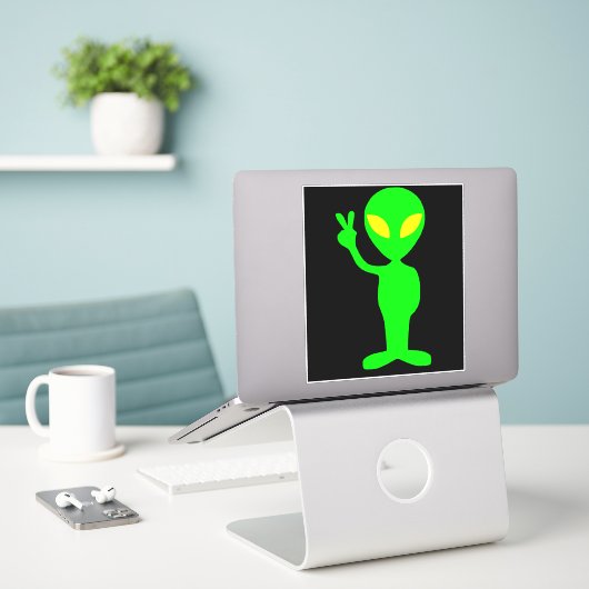 ALIEN FUNNY LITTLE GREEN MAN CAR DECAL STICKER (Ordinateur portable sur le bureau)