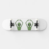 Alien Hart Pose Skateboard (Horizontaal)
