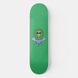 Alien in zijn kleine ruimteschip skateboard