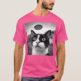 Alien Invasion Cat Selfie Zwart Wit UFO Chaos T-shirt