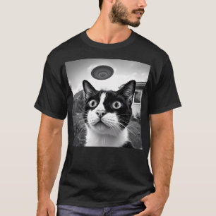 Alien Invasion Cat Selfie Zwart Wit UFO Chaos T-shirt
