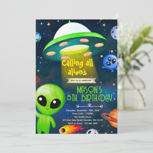 Alien party theme invitation (Debout devant)