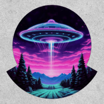 Alien vaisseau spatial rétro futuriste