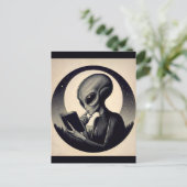 Alien vrouw lezen boek  esthetiek briefkaart (Staand voorkant)