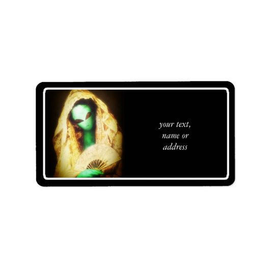 Alien Wearing a Lace Mantilla Etiket (Voorkant)