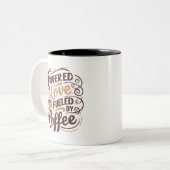 Alimenté Par L'Amour Alimenté Par La Mug De Café (Devant gauche)