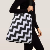 All-Over-Print Black en White Diagonal Zigzags Crossbody Tas (Dichtbij)