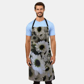 All-Over Print Schort - Zwart-wit madeliefjes (Gedragen)