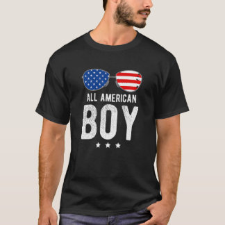 Alle Amerikaanse jongen met zonnebril en Amerikaan T-shirt