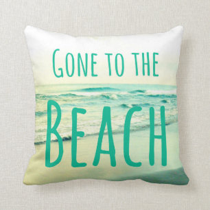 Allé au coussin de plage