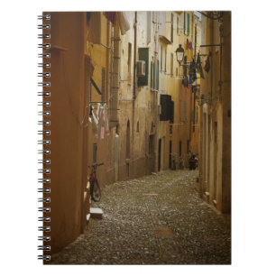 Allée foncée carnet à Naples, Italie