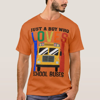 Alleen een jongen die van schoolbussen houdt t-shirt