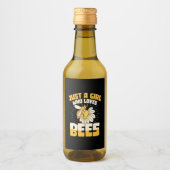 Alleen een meisje dat van bijen houdt wijn etiket (Voorkant)