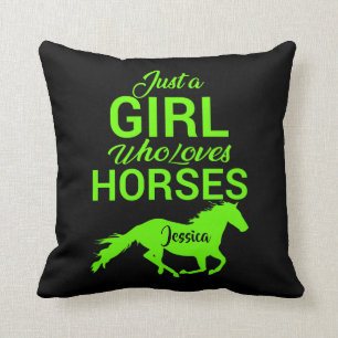 Alleen een meisje dat van paarden houdt, gepersona kussen