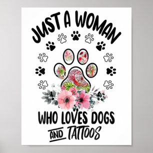 Alleen een vrouw die van honden en Tattoos Hondenl Poster