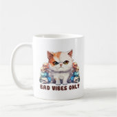 Alleen slechte vibes - Fierce Cat & Skulls Gothic  Koffiemok (Links)