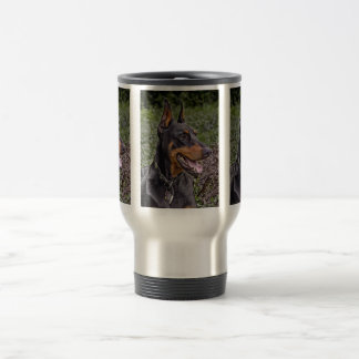 Allégresse de dobermann ! Tasse de voyage