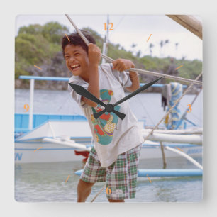 Allemaal opgestapeld. vierkante klok