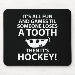Allemaal plezier en spelende hockeyspeler muismat
