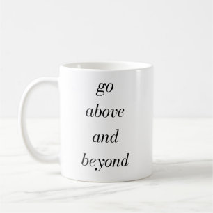 Aller Au-Dessus Et Au-Delà De La Mug