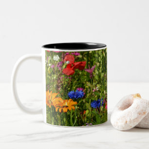 Allerlei mooie bloemen tweekleurige koffiemok
