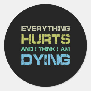 Alles doet pijn en ik denk dat ik sterf grappig gy ronde sticker