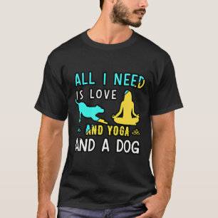 Alles wat ik nodig heb is liefde en yoga en een ho t-shirt