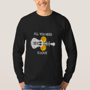 Alles wat je nodig hebt is Love Guitar Lake Shadow T-shirt