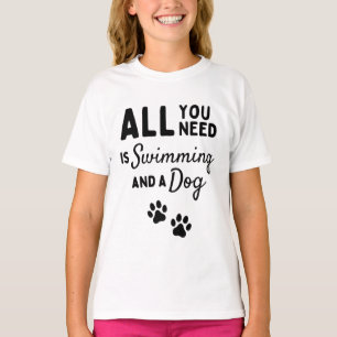 Alles wat je nodig hebt is zwemmen en een hond t-shirt
