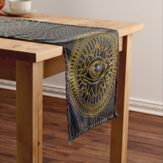 Alles wat Mystic Eye Gold ziet op Nebula Sky Korte Tafelloper