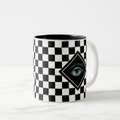 Alles ziet ogen op zwarte en witte kaas Magische M Tweekleurige Koffiemok (Voorkant rechts)