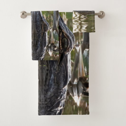 Alligator Lurking in de moeraswateren Bad Handdoek (Insitu)