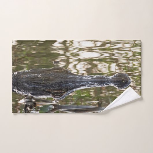 Alligator Lurking in de moeraswateren Bad Handdoek (Handdoek)